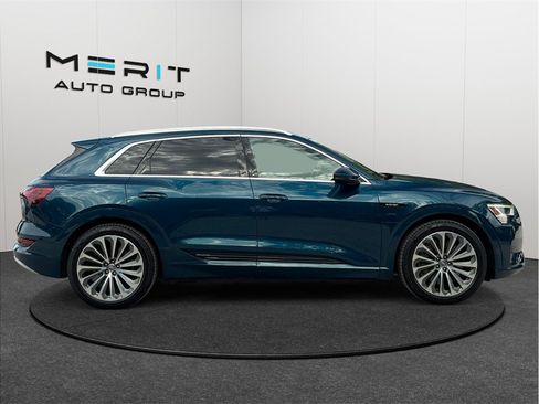 Used 2019 Audi e-tron Prestige w/ Prestige Package AWD/4WD image 10