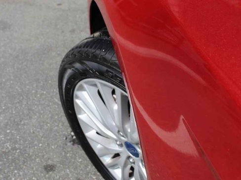 Used 2015 Ford Focus Titanium FWD image 29