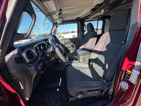 Used 2022 Jeep Gladiator Sport image 12
