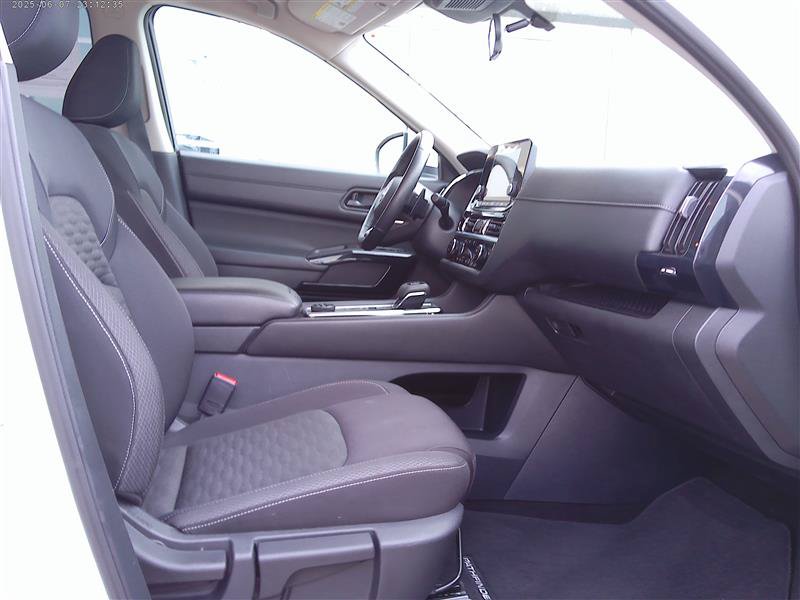 Used 2025 Nissan Pathfinder SV AWD/4WD image 10