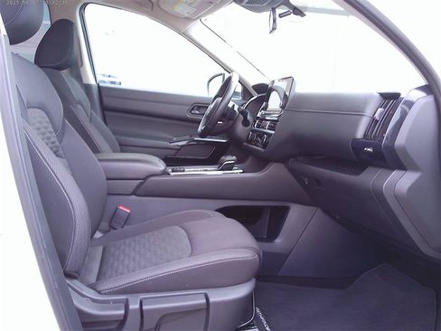 Used 2025 Nissan Pathfinder SV AWD/4WD image 10