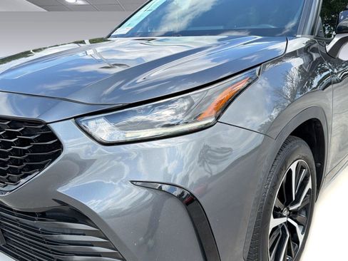 Used 2021 Toyota Highlander XSE FWD image 11