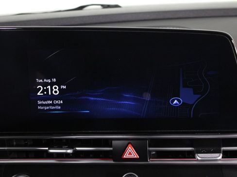 Certified 2025 Hyundai Elantra SEL FWD image 9