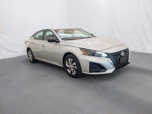 Used 2024 Nissan Altima 2.5 S image 3