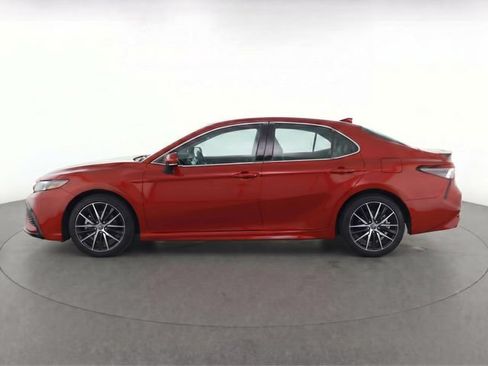 Used 2024 Toyota Camry SE w/ Cold Weather Package FWD image 4