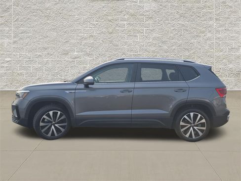 Certified 2023 Volkswagen Taos SE w/ Panoramic Sunroof Package FWD image 4