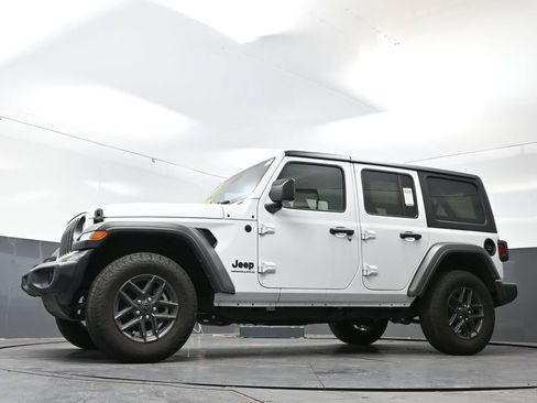 Used 2025 Jeep Wrangler Unlimited Sport AWD/4WD image 29