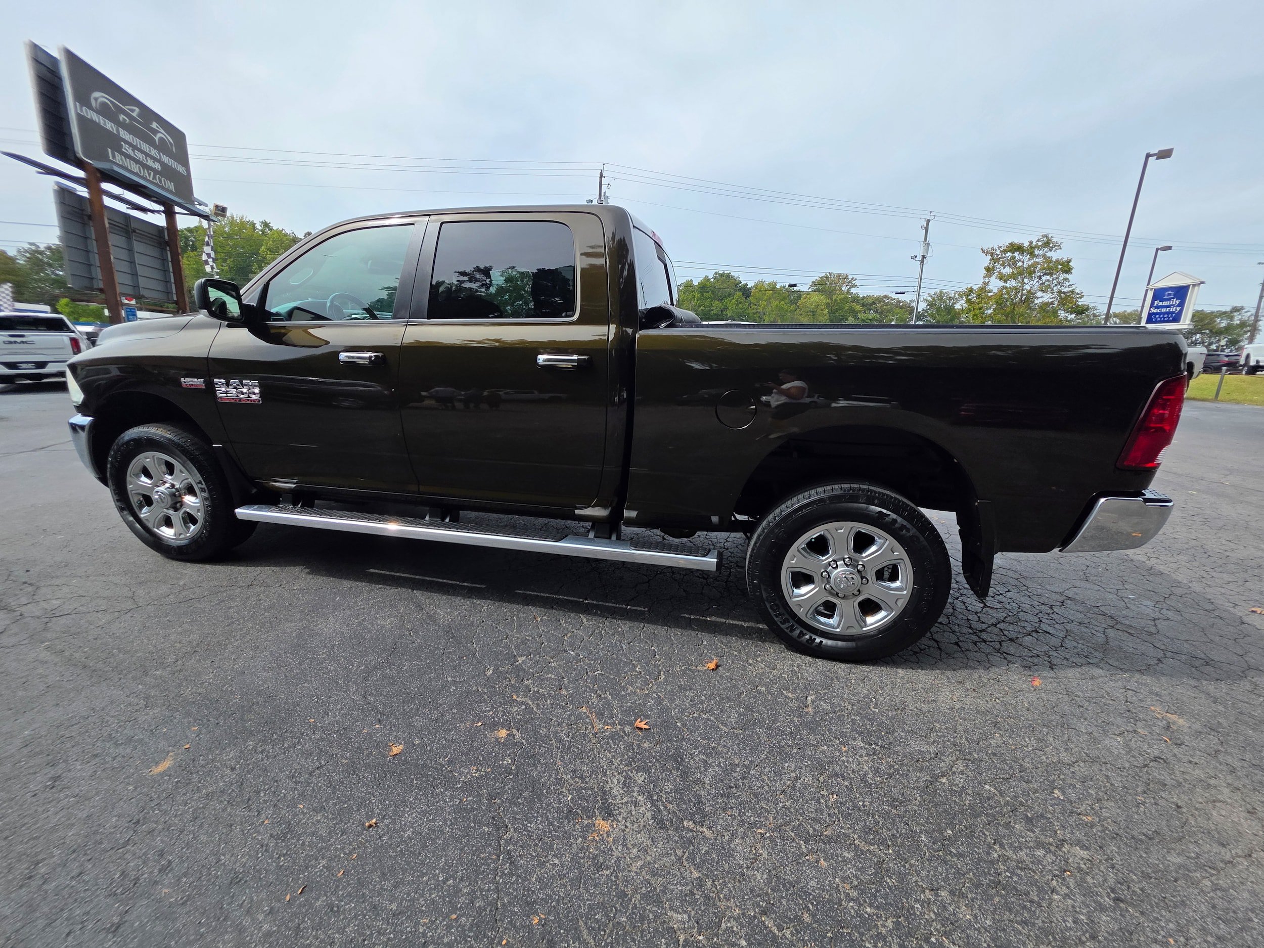 Used 2014 RAM 2500 SLT w/ Luxury Group AWD/4WD image 8
