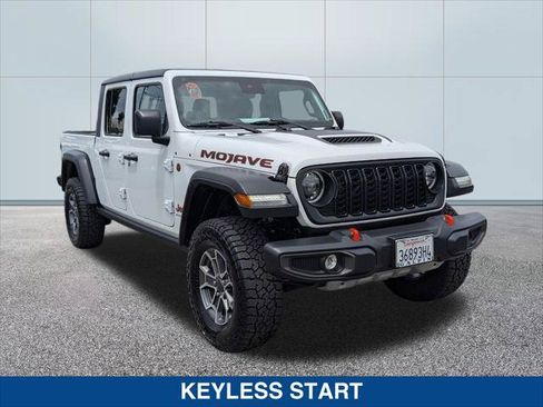 Used 2025 Jeep Gladiator Mojave w/ Convenience Group AWD/4WD image 7