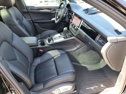 Used 2024 Porsche Macan image 28
