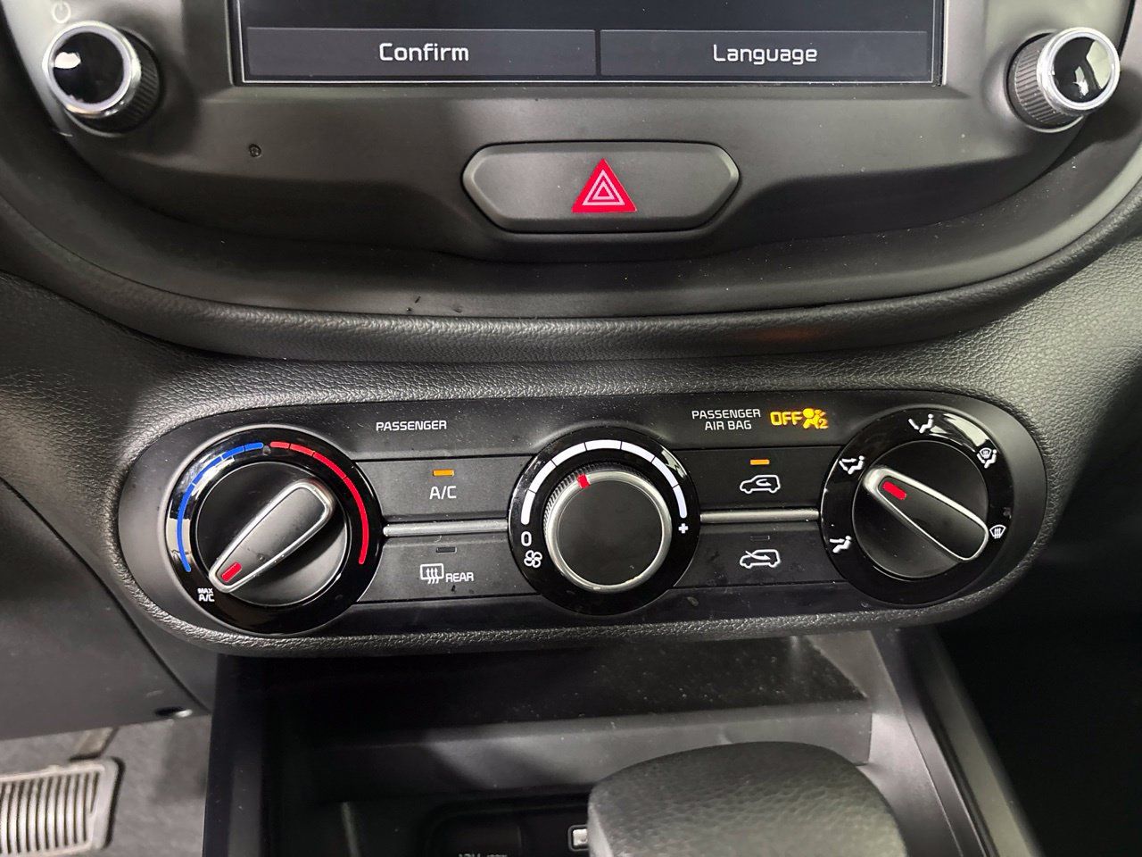 Used 2025 Kia Soul LX w/ LX Technology Package FWD image 18