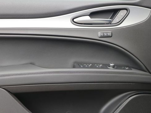 New 2025 Alfa Romeo Stelvio Sprint image 13