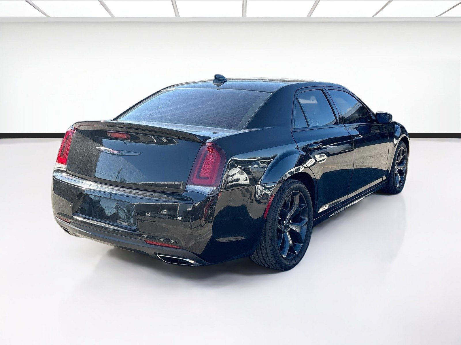 Used 2021 Chrysler 300 S w/ S Model Appearance Package RWD image 4