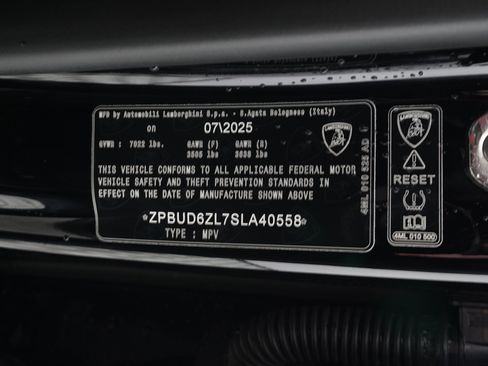 Used 2025 Lamborghini Urus SE image 36