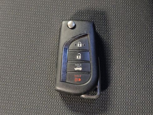 Used 2022 Toyota Corolla LE image 32