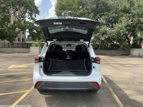 Used 2022 Toyota Highlander XLE FWD image 10