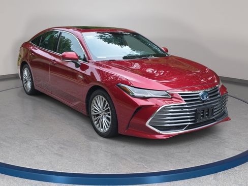 Used 2021 Toyota Avalon Limited w/ Advanced Safety Package FWD image 3