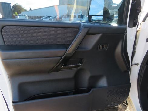 Used 2008 Nissan Titan 4x4 Crew Cab image 11