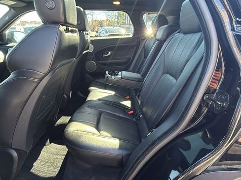 Used 2019 Land Rover Range Rover Evoque SE Premium image 12