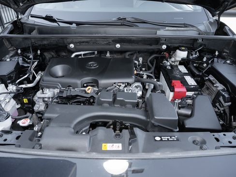 Used 2023 Toyota RAV4 XLE Premium image 14