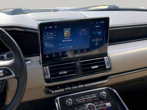 Used 2022 Lincoln Navigator Reserve AWD/4WD image 7