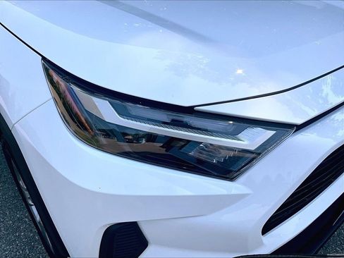 Used 2025 Toyota RAV4 XLE AWD/4WD image 33