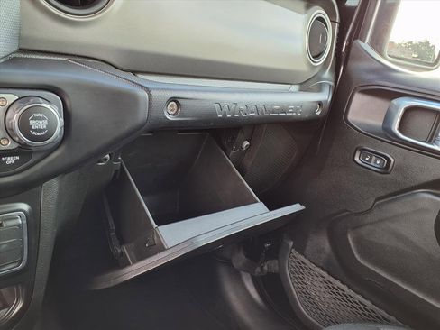 Used 2021 Jeep Wrangler Sport S image 25