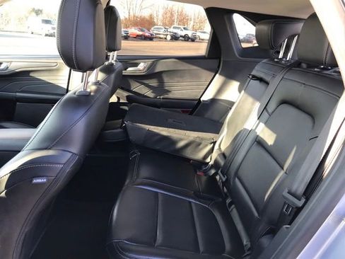 Used 2022 Ford Escape Titanium image 18