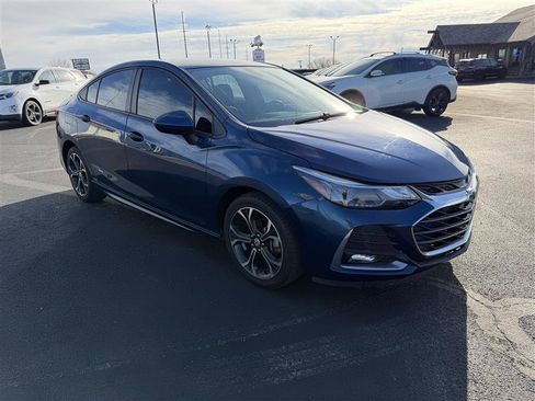 Used 2019 Chevrolet Cruze LT w/ Convenience Package image 2