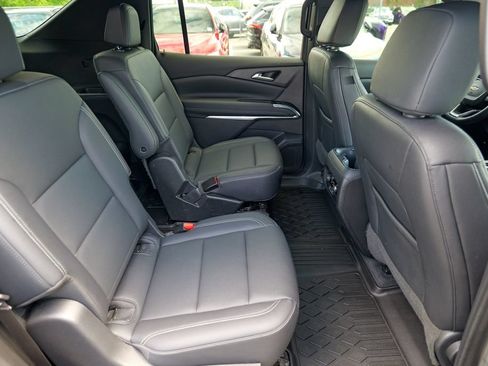 Used 2024 Chevrolet Traverse LT AWD/4WD image 32