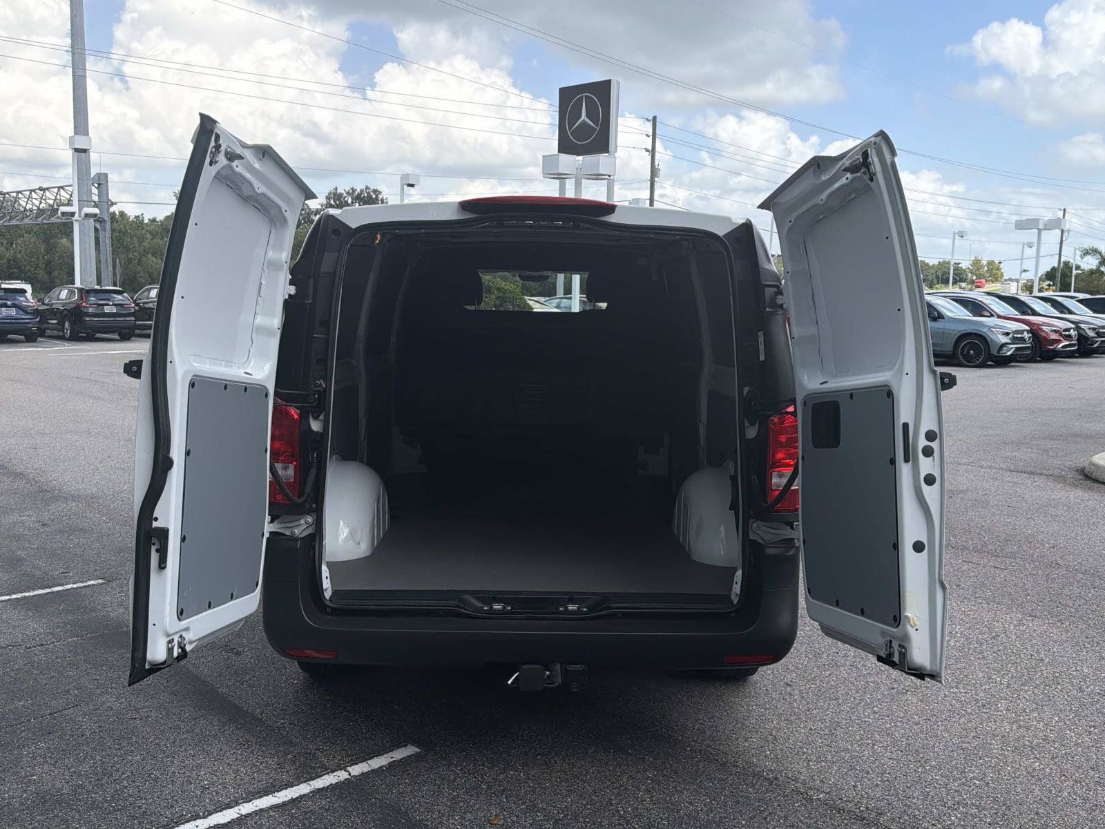 Used 2023 Mercedes-Benz Metris image 8
