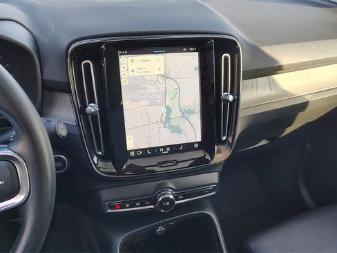 Certified 2025 Volvo XC40 B5 Plus image 18