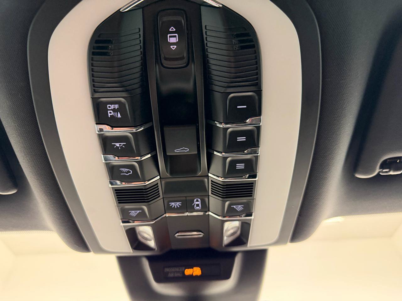 Used 2021 Porsche Macan AWD/4WD image 27