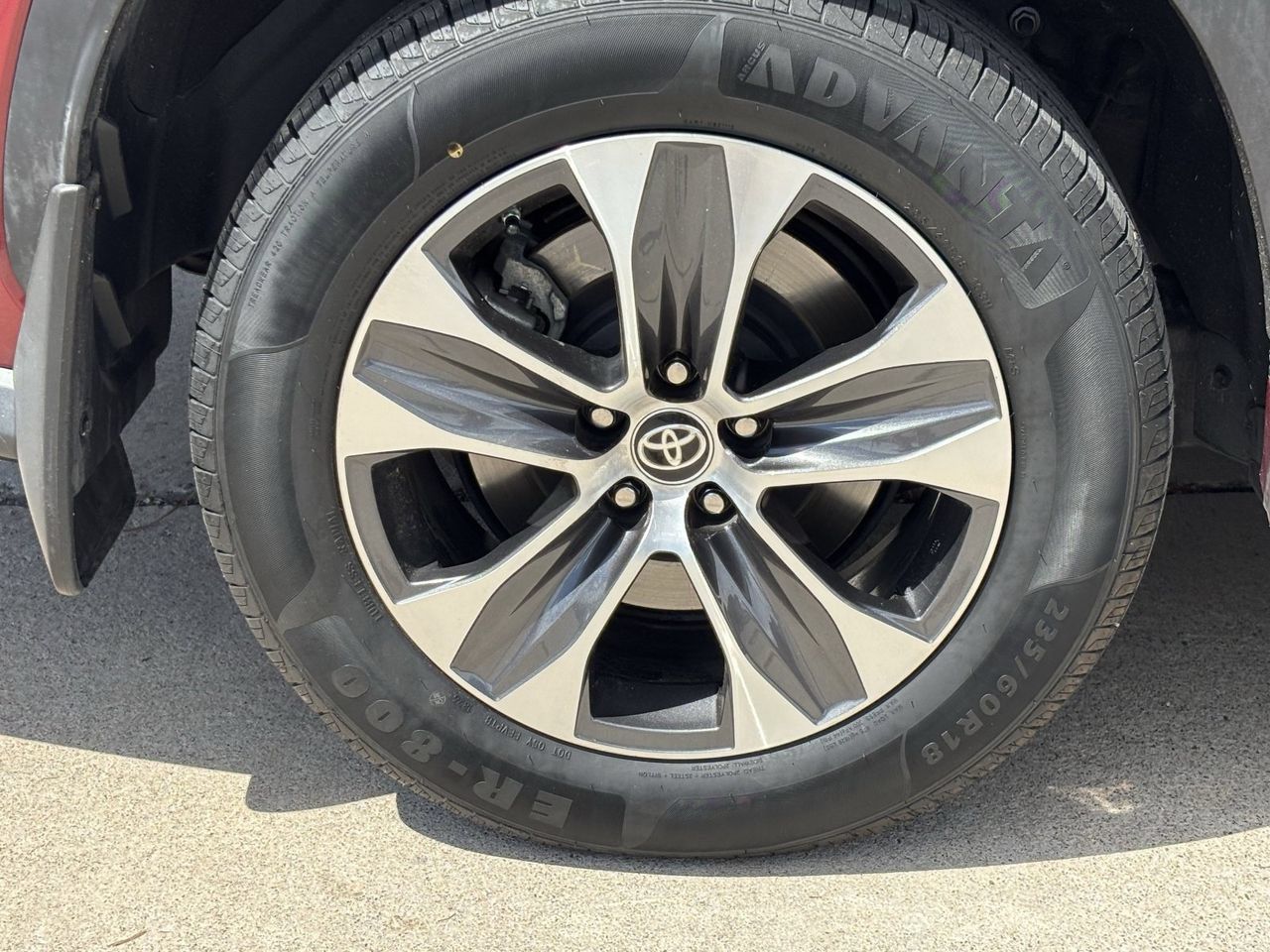 Used 2021 Toyota Highlander XLE AWD/4WD image 7