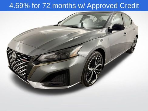 Used 2025 Nissan Altima 2.5 SR w/ SR Premium Package image 4