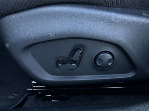 Used 2025 Jeep Compass Limited image 11