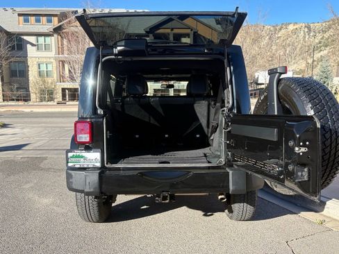 Used 2017 Jeep Wrangler Unlimited Sahara w/ Max Tow Package image 7