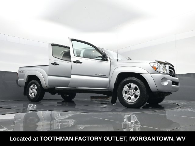 Used 2011 Toyota Tacoma 4x4 Double Cab w/ SR5 Pkg #2 image 28
