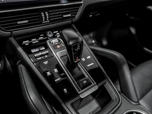 Used 2023 Porsche Cayenne image 23