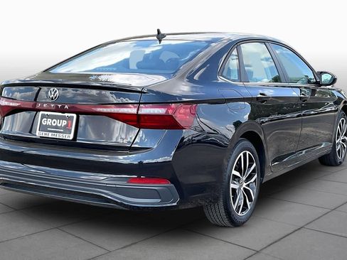 Used 2025 Volkswagen Jetta SE FWD image 12