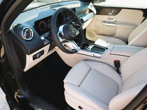 New 2026 Mercedes-Benz GLB 250 4MATIC image 11