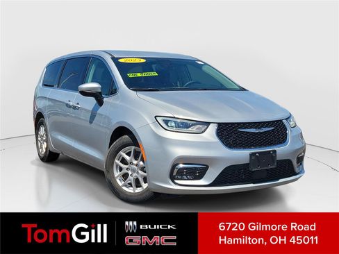 Used 2023 Chrysler Pacifica Touring-L FWD image 1