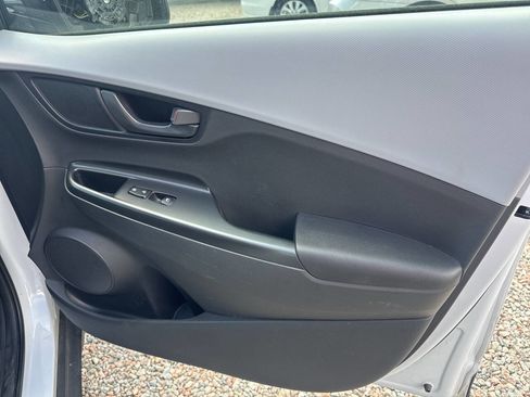 Used 2021 Hyundai Kona SE image 15