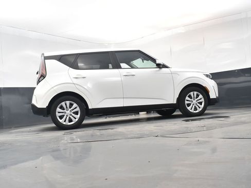 Used 2024 Kia Soul LX image 24