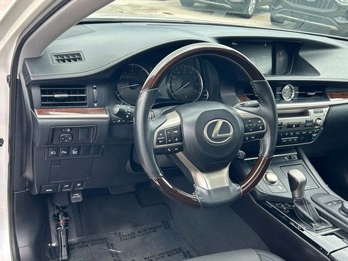 Used 2017 Lexus ES 350 w/ Premium Package FWD image 32