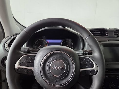 Used 2021 Jeep Renegade Latitude FWD image 14