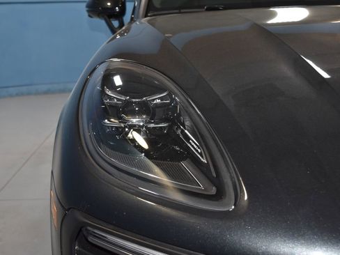 Certified 2025 Porsche Macan image 26