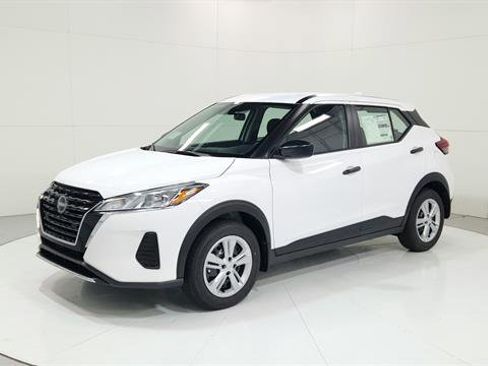 Certified 2025 Nissan Kicks Play S FWD image 3