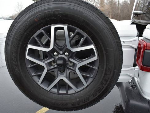 Certified 2024 Jeep Wrangler Sahara w/ Technology Group image 31