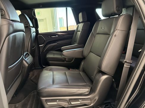 Used 2022 Cadillac Escalade Luxury AWD/4WD image 15